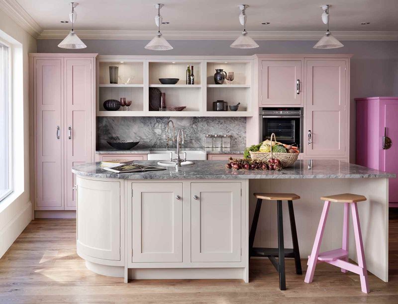 Intérieur de cuisine moderne rose