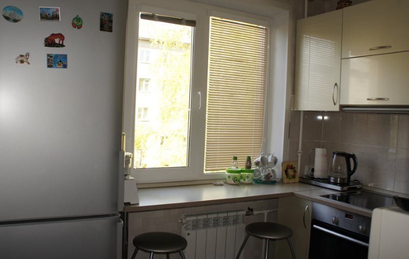 Plastic blinds in the interior of a compact kitchen