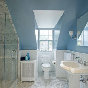 Combined bathroom in the attic of a private house