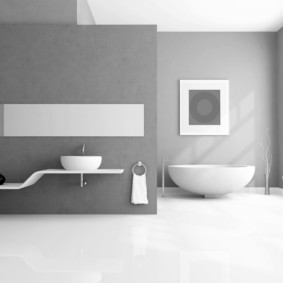 Vannas istabas dizains pelēkā un baltā krāsā.