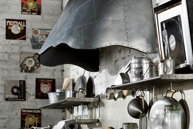 Dome kap in de loft-stijl keuken