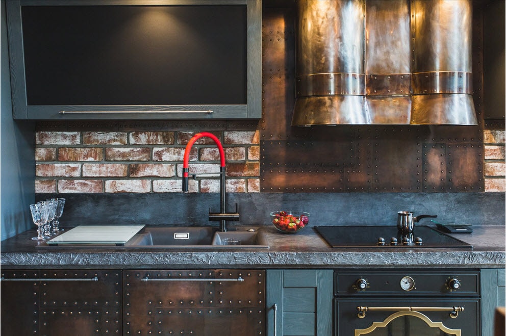 Decorating an apron in the kitchen in the loft style