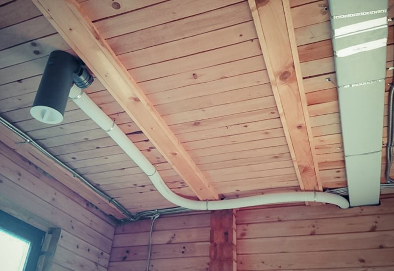 Installation of forced ventilation on a wooden ceiling