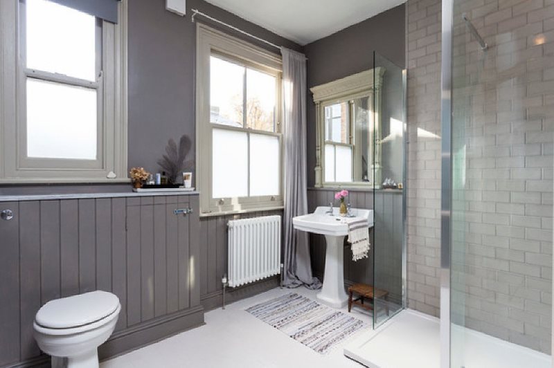 Gray bathroom walls in a country house