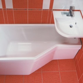 Low rim acrylic bathtub