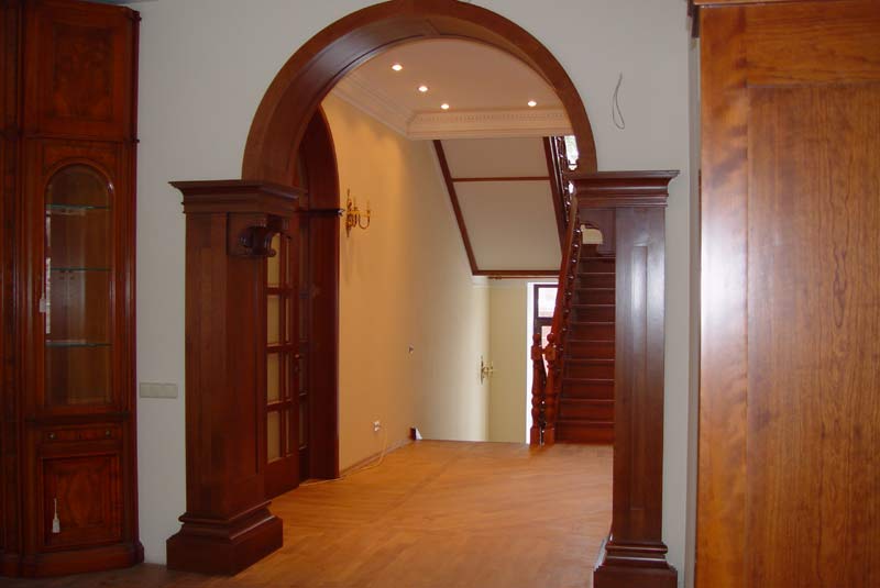 arch cc hallway wood trim