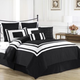 การออกแบบห้องนอนสีดำและสีขาว