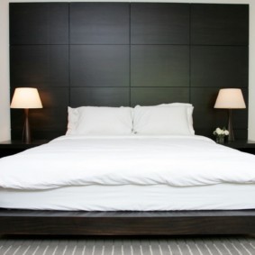 ภาพการออกแบบห้องนอนสีดำและสีขาว