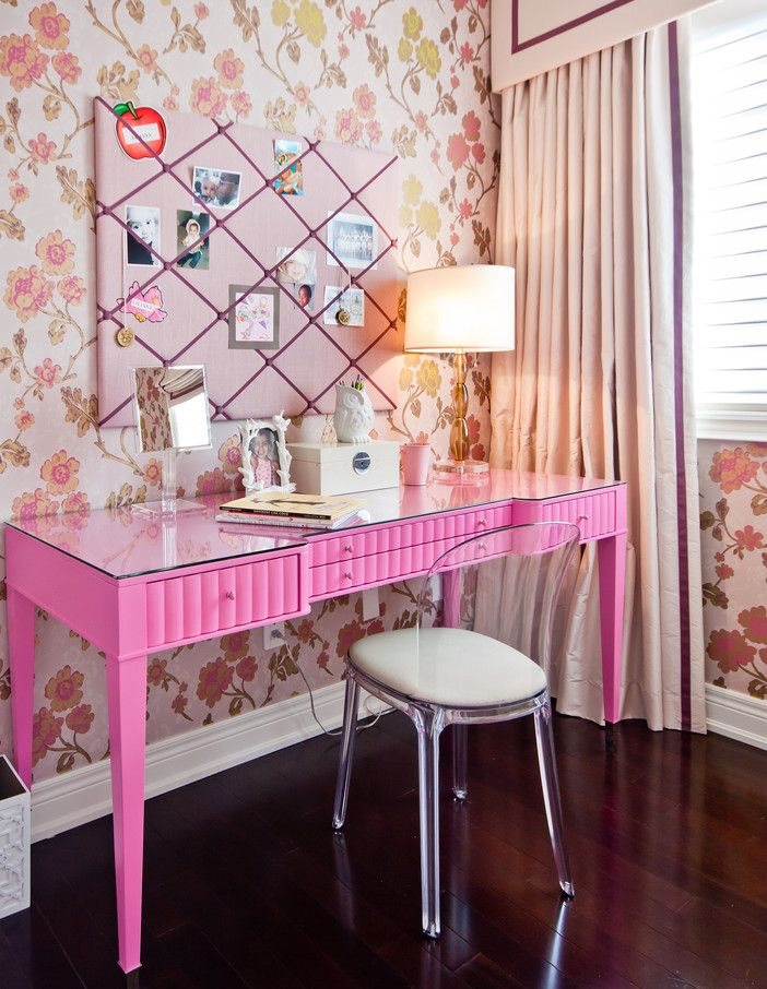 Compact pink dressing table for girls