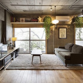 Levende planten op de mezzanine in de woonkamer