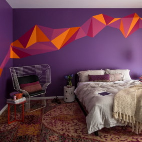 violets guļamistabas interjers