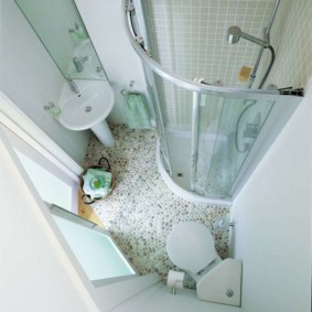 Interior de baie în formă de pătrat