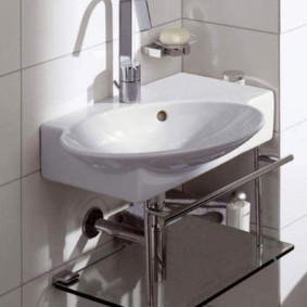 Compact washbasin with glass shelf