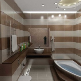 Bruine keramische tegels in de badkamer