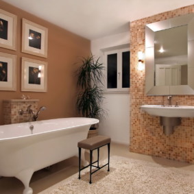 Modular paintings in the design of the bathroom
