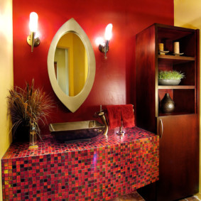 Red wall in oriental style bathroom