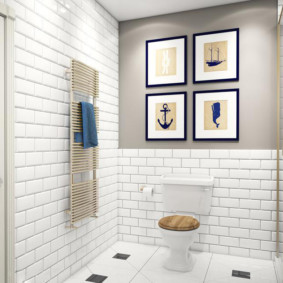 Toiletdecor met modulaire schilderijen