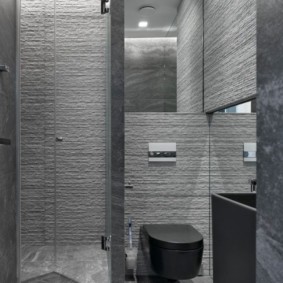 Mur de chambre gris avec douche
