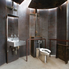 Paslı metal banyo duvar