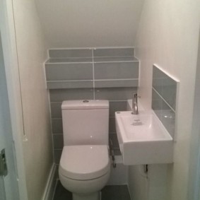 Minimalistický malý záchod
