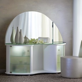 Dressing table with frosted glass doors