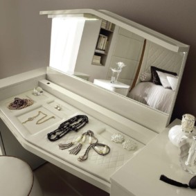 Dressing table with storage space for jewelry