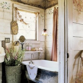 Kúpeľňa vidieckeho domu v retro štýle