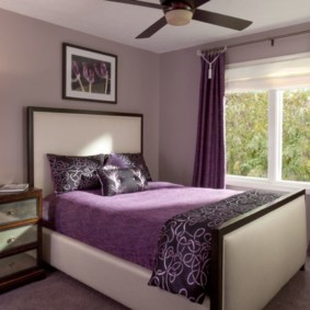 violets guļamistabas interjera foto dekors