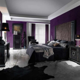 violets guļamistabas skats uz interjeru