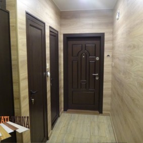 bức tường gỗ trong thiết kế hành lang