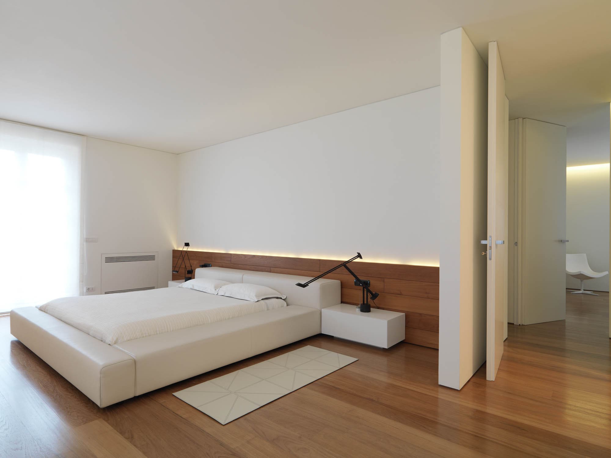 minimalistický spálňový nábytok
