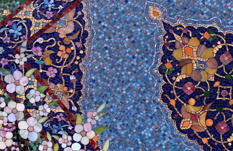 Çok yönlü karoların mozaik paneline bir örnek