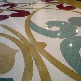 Objemná podlaha s farebnými vzormi