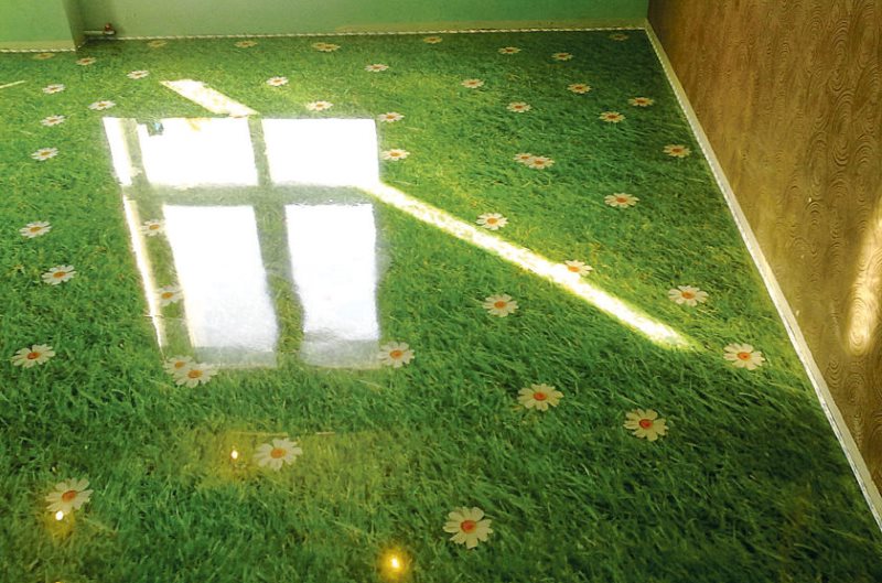 Epoxi ömlesztett padló, egy fű képpel