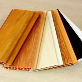 Smala PVC-paneler för badrumsfoder