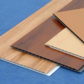 Mga standard na plastic panel para sa mga basang silid
