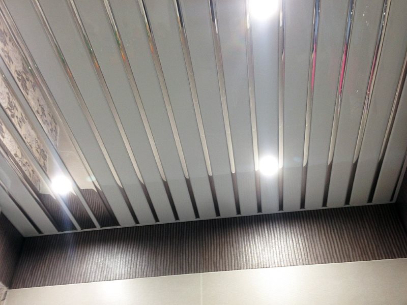 Lamelles de plafond en aluminium peint