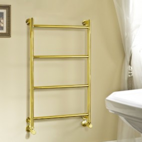 Gold-plated finish for the water heated towel rail