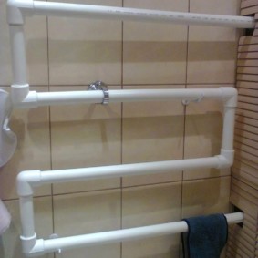 Do-it-yourself PVC towel rail