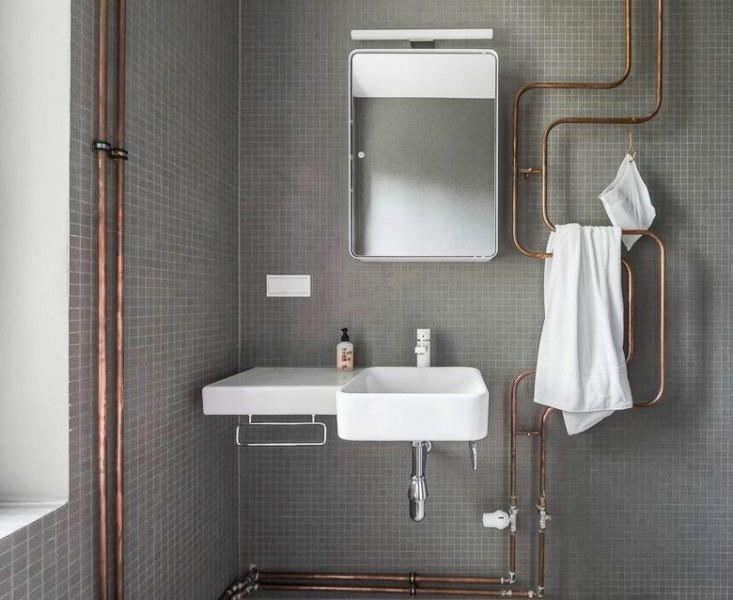 Water towel rail made of copper pipes