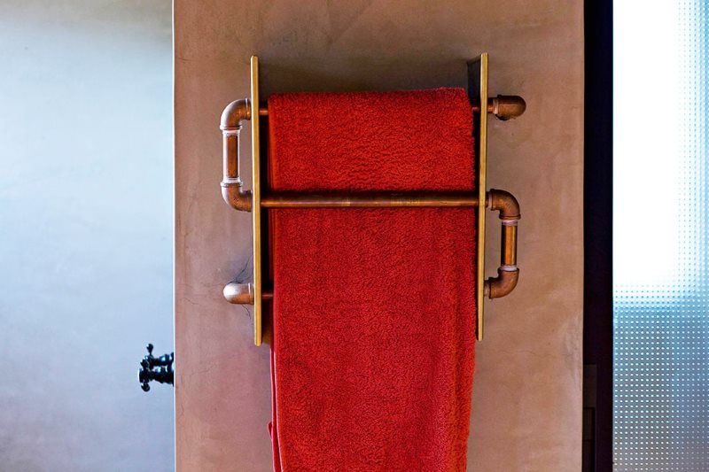 Do-it-yourself towel rail for copper pipes