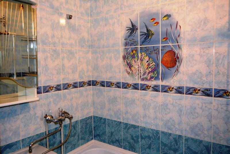 Paneles de azulejos de PVC en el baño