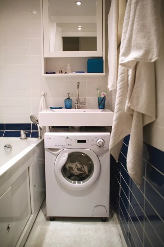 White washing machine sa ilalim ng porseladang lababo