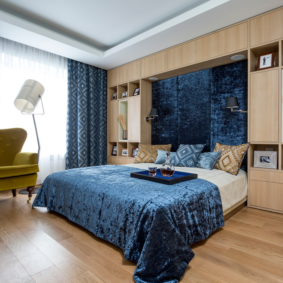 dulapuri peste pat în fotografia de design a dormitorului