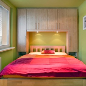 dulapuri peste pat în opțiunile foto din dormitor