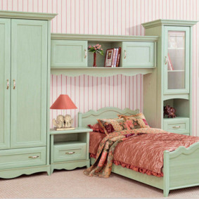 wardrobes over the bed in the bedroom types of photos