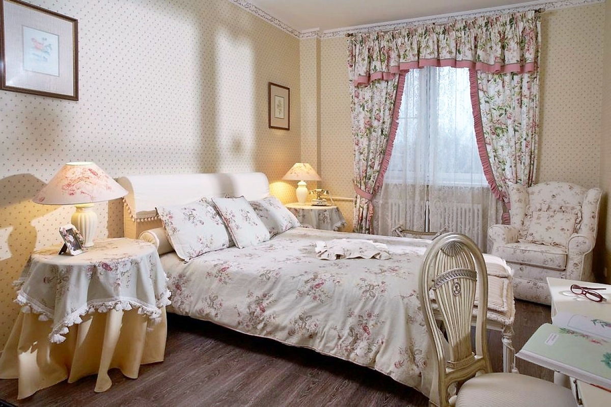 Revizuirea fotografiei în dormitorul în stilul Provence