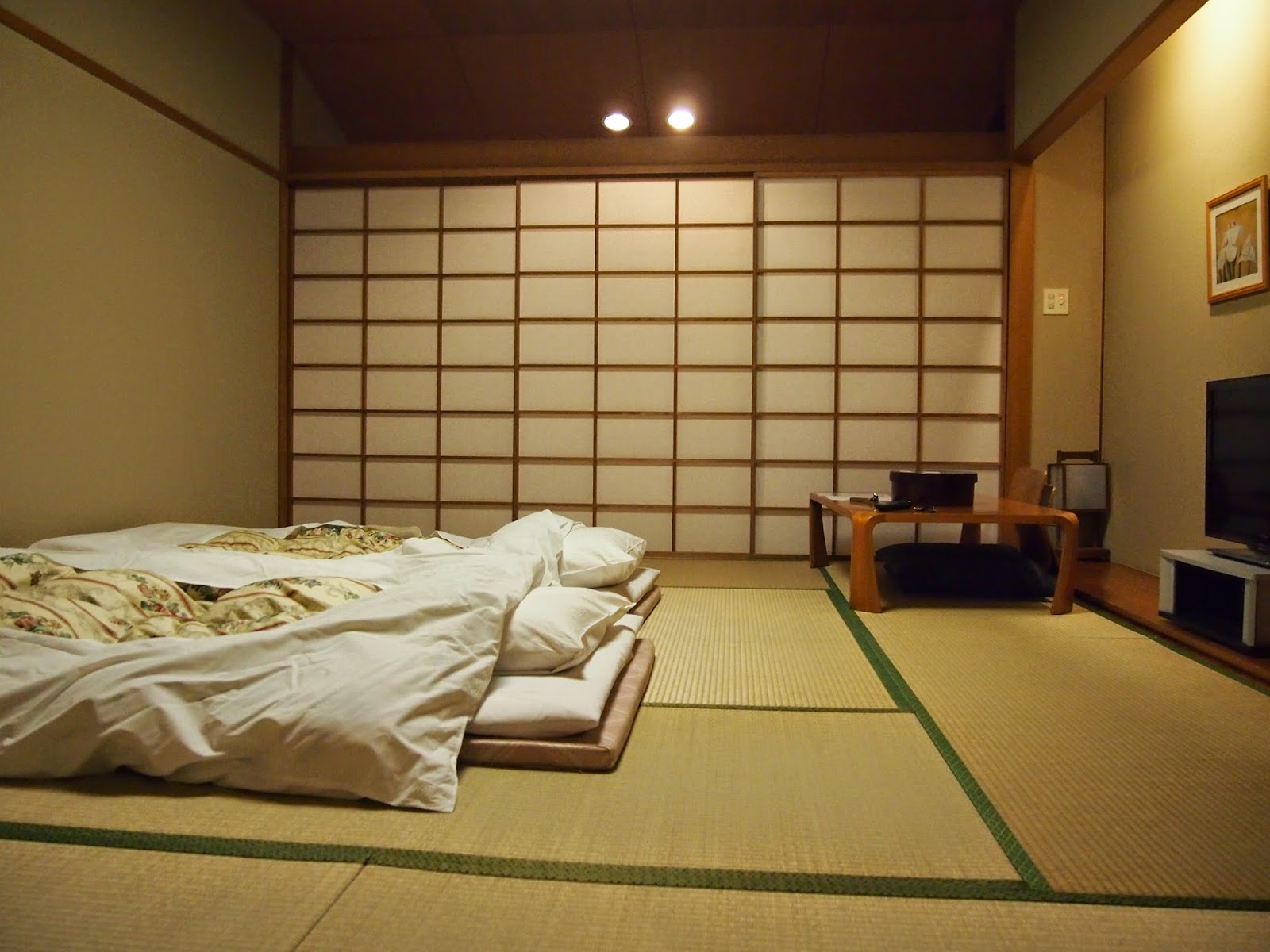 Japoniško stiliaus miegamojo interjero nuotrauka