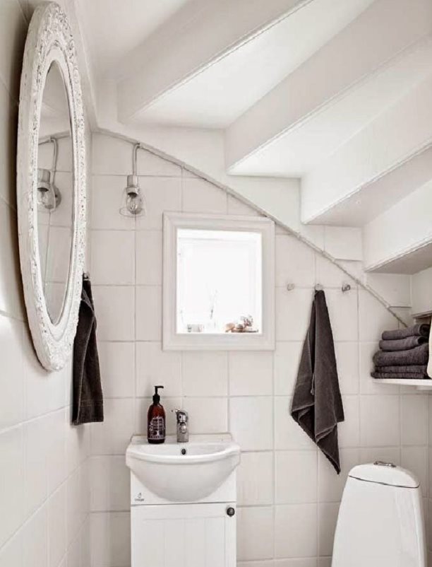 Painted stairs to the toilet ceiling