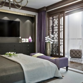 Perdele violet într-un dormitor în stil art deco